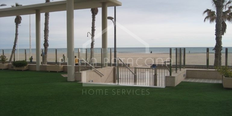 Zona común con salida directo al paseo marítimo playa Patacona
